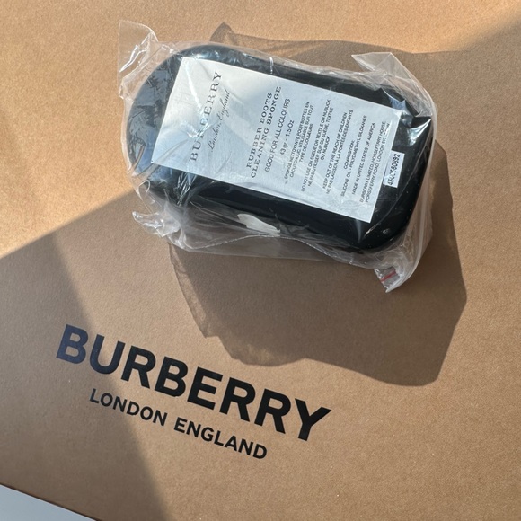 Brand new never use Burberry rain boots size 40 - Picture 3 of 4